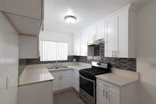 9215 - Sepulveda in North Hills, CA - Building Photo