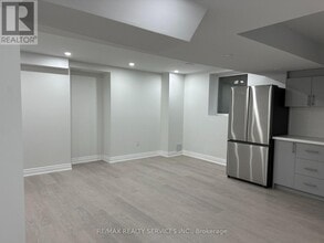 27 Roulette Cres in Brampton, ON - Building Photo - Building Photo