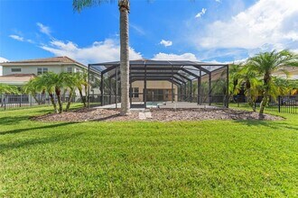10886 Cory Lake Dr in Tampa, FL - Building Photo - Building Photo