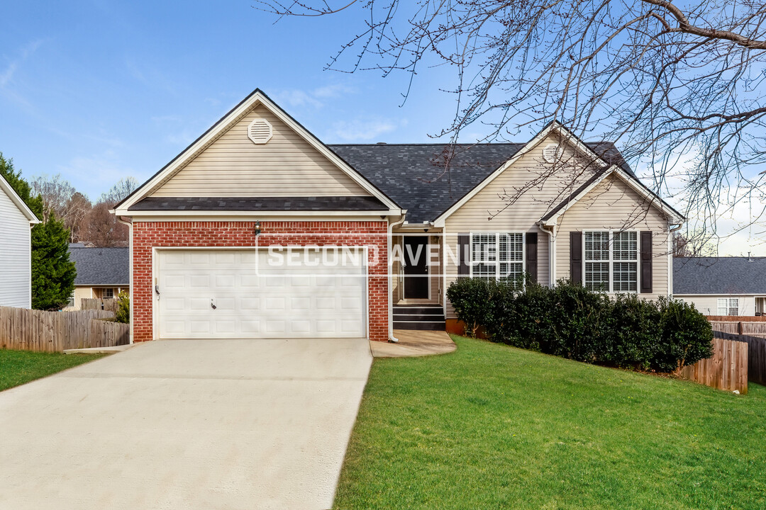 130 Shenandoah Dr in Winder, GA - Building Photo