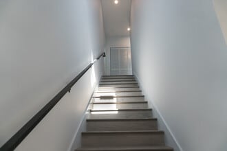 6850 Encino Ave in Van Nuys, CA - Building Photo - Building Photo