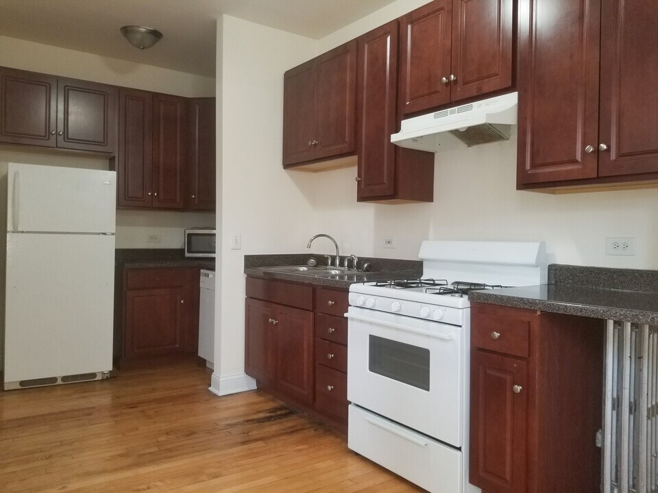 2103 N Mozart St in Chicago, IL - Building Photo