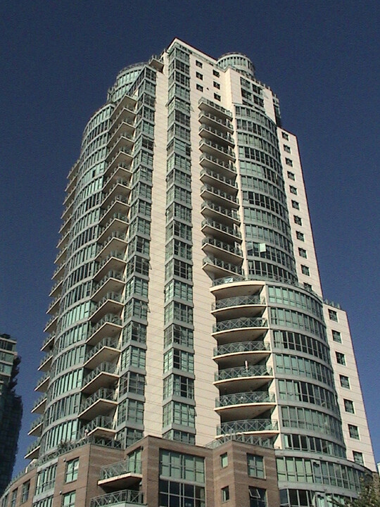 City Gate in Vancouver, BC - Building Photo