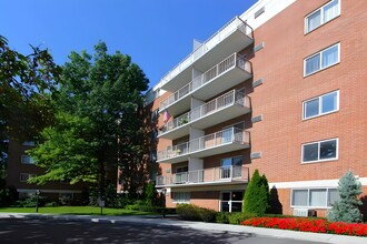 Towers of Colonie in Albany, NY - Foto de edificio - Building Photo