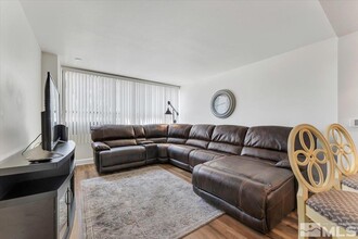 450 N Arlington Ave in Reno, NV - Foto de edificio - Building Photo