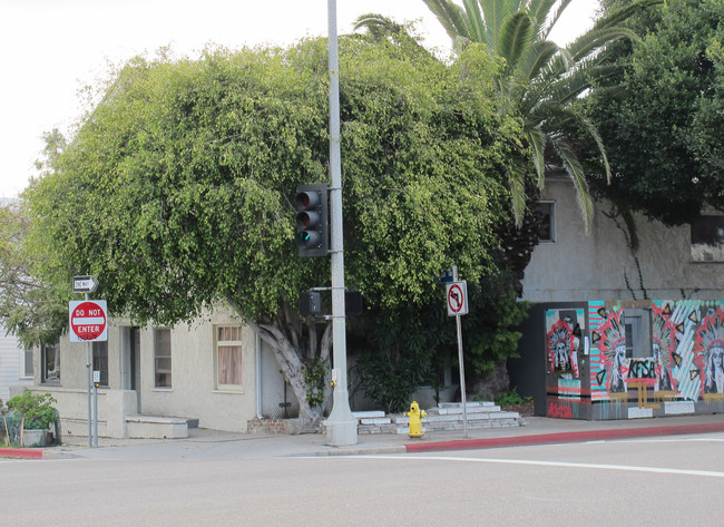 202 Horizon Ave in Venice, CA - Foto de edificio - Building Photo