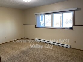 940 9th Ave SE in Valley City, ND - Building Photo
