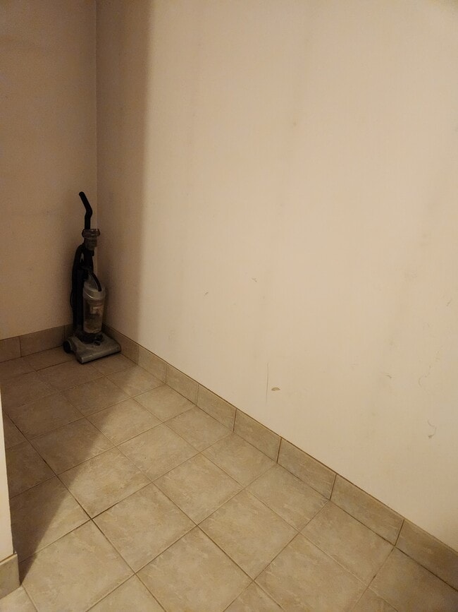 1700 University Ave W in Windsor, ON - Building Photo - Building Photo