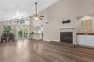 7107 Holly Hill Dr in Dallas, TX - Building Photo