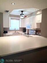 1035 Hillsboro Mile in Hillsboro Beach, FL - Foto de edificio - Building Photo