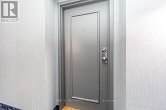 2550 Lawrence Ave E in Toronto, ON - Building Photo - Building Photo