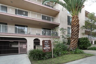 Camden Terrace in Los Angeles, CA - Building Photo - Building Photo