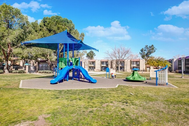 The Fountains at Palmdale in Palmdale, CA - Building Photo - Building Photo