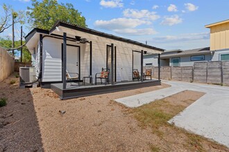 7215 Bennett Ave in Austin, TX - Building Photo - Building Photo