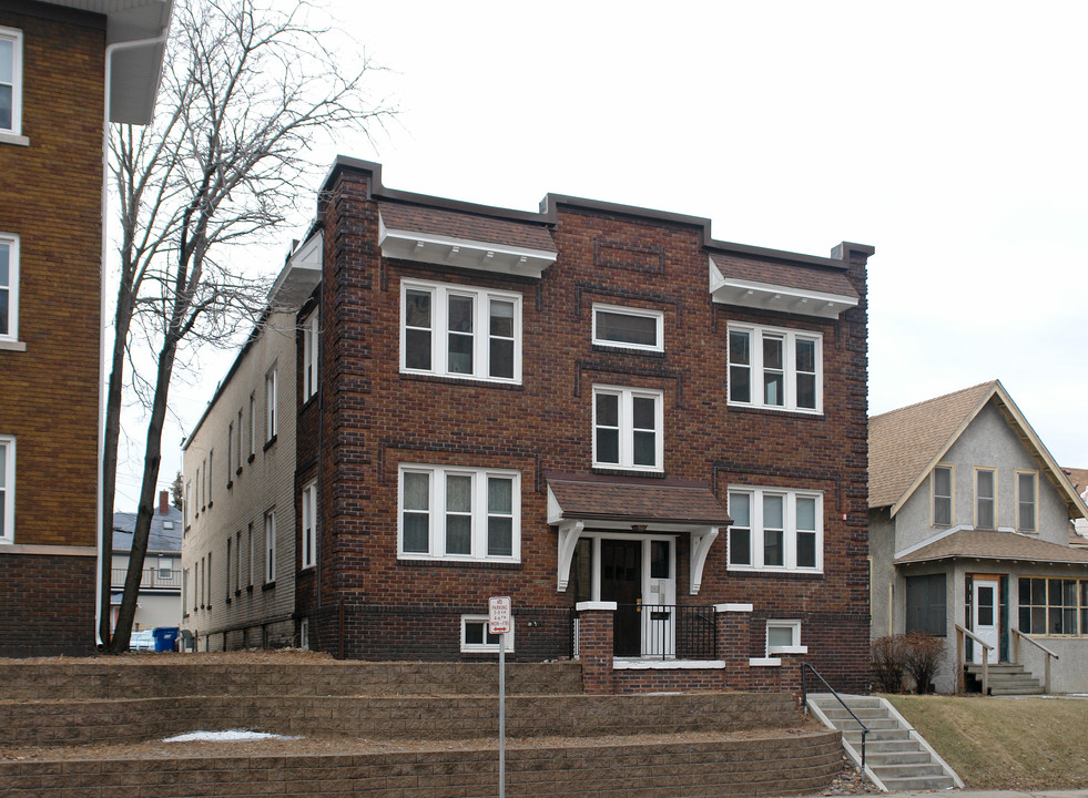 1715 Lagoon Ave in Minneapolis, MN - Foto de edificio