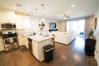 160 Lake Lily Dr in Richmond Hill, GA - Building Photo - Building Photo