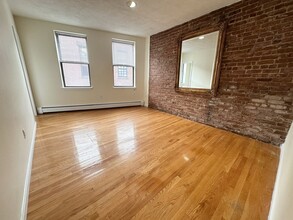 40 Lewis St in Boston, MA - Building Photo - Building Photo