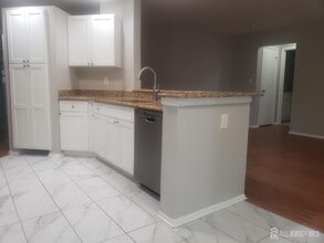 5032 Beech Ct in Monmouth Junction, NJ - Building Photo - Building Photo