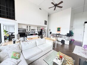 2012 W Saint Paul Ave, Unit 409 in Chicago, IL - Building Photo - Building Photo