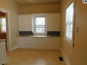 902 E 5th Ave in Hutchinson, KS - Building Photo - Building Photo