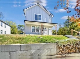 2801 E Riverside Dr in Indianapolis, IN - Building Photo