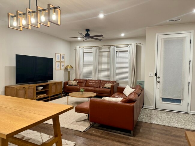property at 915 Kinsey Aly