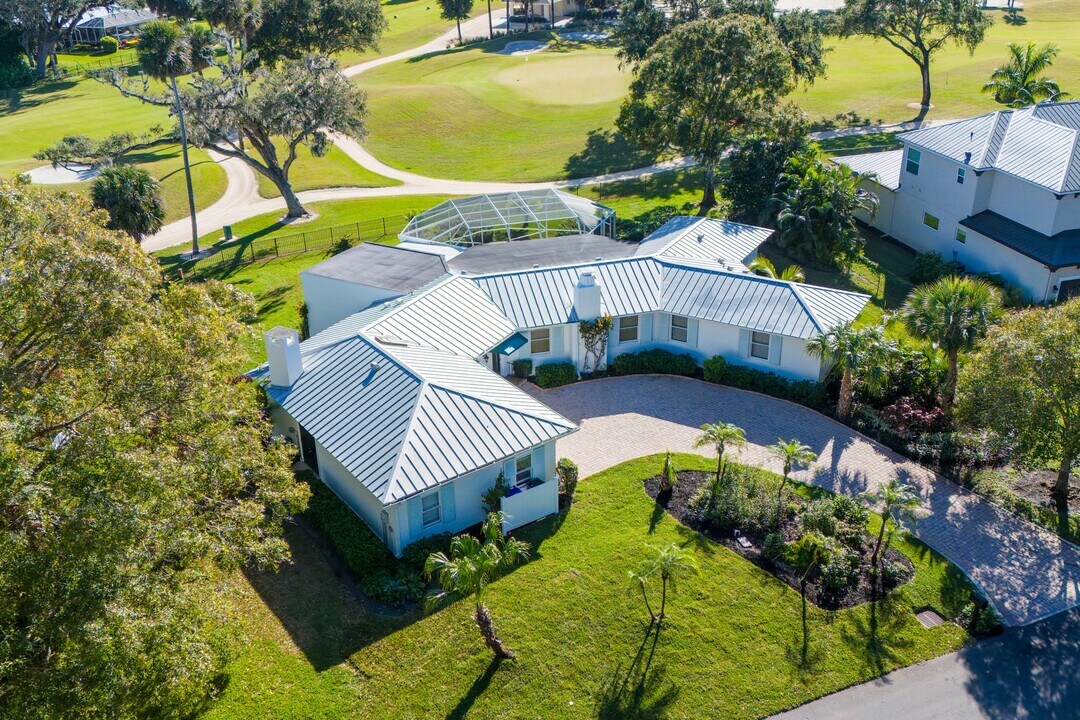 2530 Fairway Dr in Vero Beach, FL - Building Photo