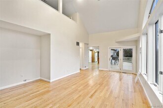 17 Valley Dr in Salisbury Mills, NY - Building Photo - Building Photo