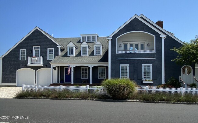 1081 Barnegat Ln in Mantoloking, NJ - Building Photo - Building Photo