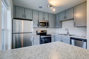 Grand Monarch Apartments in Montgomery, TX - Building Photo