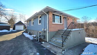 32 Post St in Waterbury, CT - Building Photo