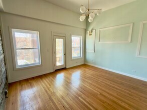 4724 N Troy St, Unit 2 in Chicago, IL - Foto de edificio - Building Photo