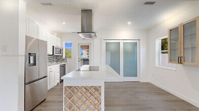 6760 SW 19th St in Miami, FL - Building Photo - Building Photo