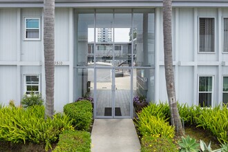 Emerald Villas in Torrance, CA - Building Photo - Building Photo