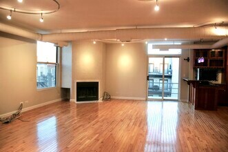 525 N Ada St, Unit 47 in Chicago, IL - Building Photo - Building Photo