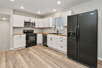 932 W Florida St in Springfield, MO - Building Photo - Building Photo