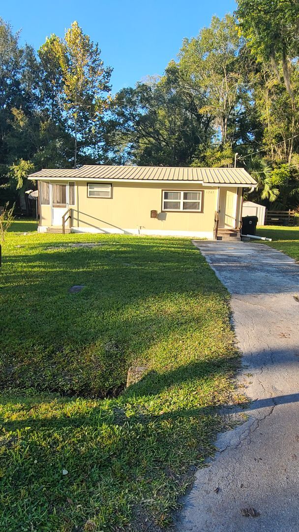 1203 Larry St in Starke, FL - Building Photo - Building Photo