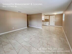 5850 Colonial Dr in Sarasota, FL - Building Photo - Building Photo