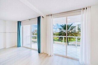 17275 Collins Ave, Unit 401 in Sunny Isles Beach, FL - Foto de edificio - Building Photo