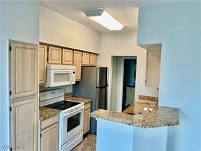 23600 Walden Center Dr in Bonita Springs, FL - Building Photo - Building Photo