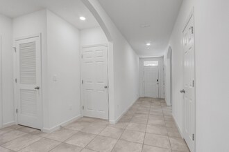 2550 SE Rock Springs Dr in Port St. Lucie, FL - Foto de edificio - Building Photo