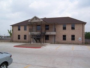 Puerto Isabela Apartments in Brownsville, TX - Building Photo - Building Photo