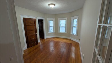 294A Boston Ave in Medford, MA - Building Photo - Building Photo