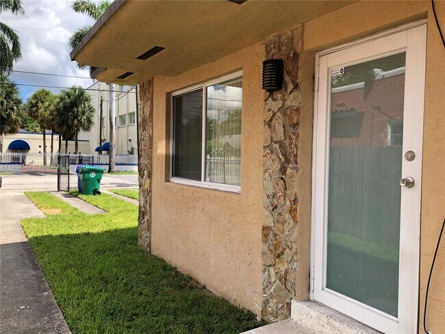 220 NW 46th St in Miami, FL - Building Photo - Building Photo