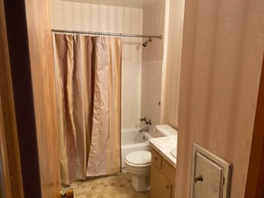 2921 Woodlawn Dr in Parma, OH - Building Photo - Building Photo