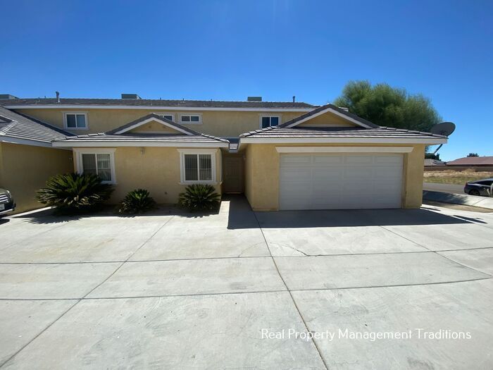 1933 Marie Ave in Rosamond, CA - Building Photo