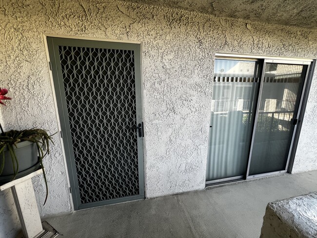 3649 Glendon Ave, Unit #205 in Los Angeles, CA - Foto de edificio - Building Photo