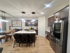1855 Felsite St in Los Banos, CA - Building Photo - Building Photo