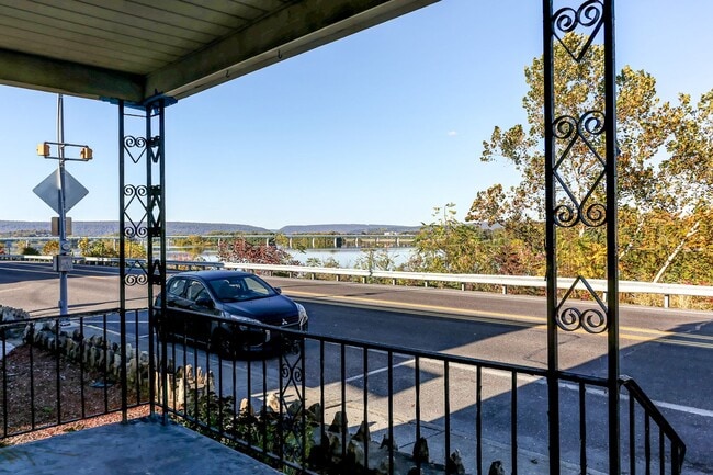 302 S Front St in Wormleysburg, PA - Building Photo - Building Photo