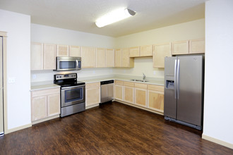 Aspen Ponds Apartments in Fargo, ND - Building Photo - Interior Photo